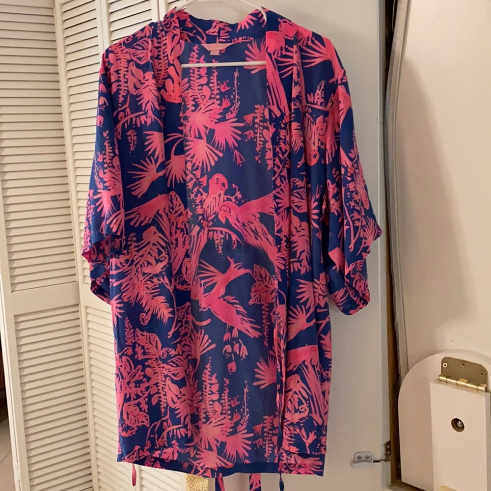 Women’s Lilly Pulitzer silk robe slightly faded